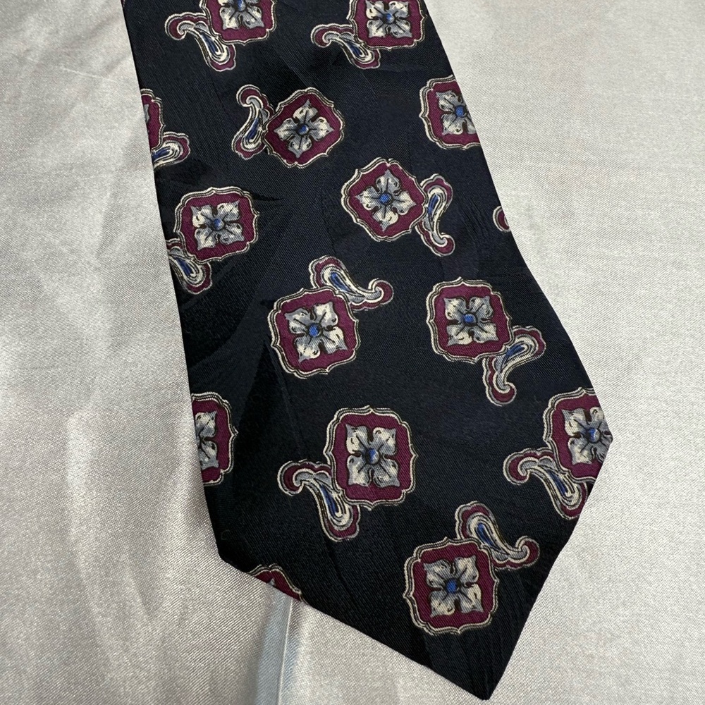 yApré for Tom James Vintage Men’s Navy Pattered Neck Tie 100% Silk